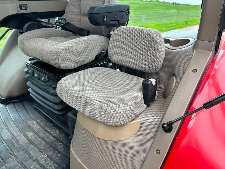 2017-case-ih-magnum-250-image-48