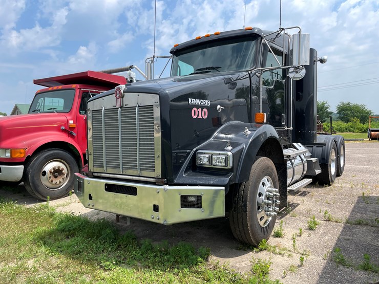 2012-kenworth-t800-image-1