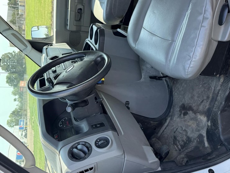 2012-ford-e250-image-19