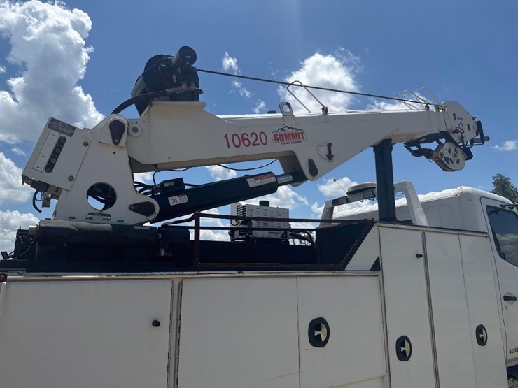 2018-hino-258-image-17
