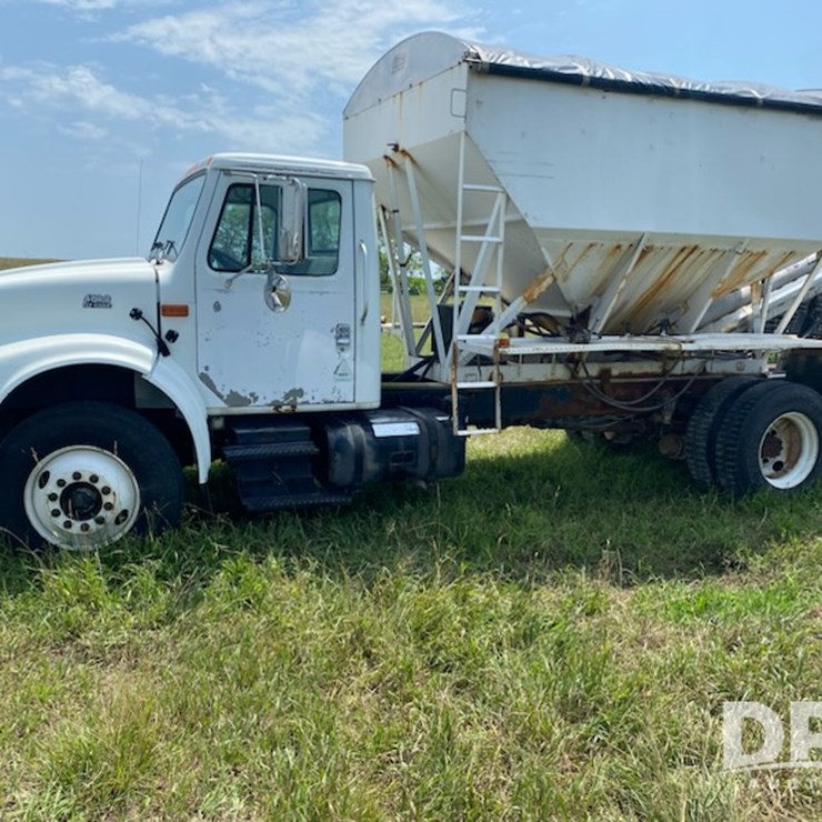 2001 INTERNATIONAL 4700
