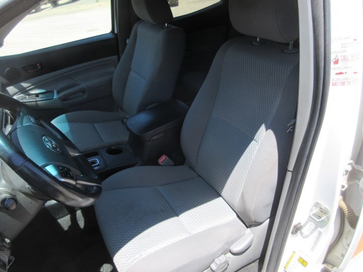 2013-toyota-tacoma-image-8