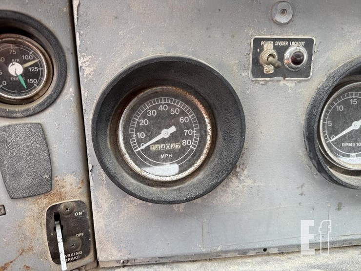 1972-ford-l9000-image-9