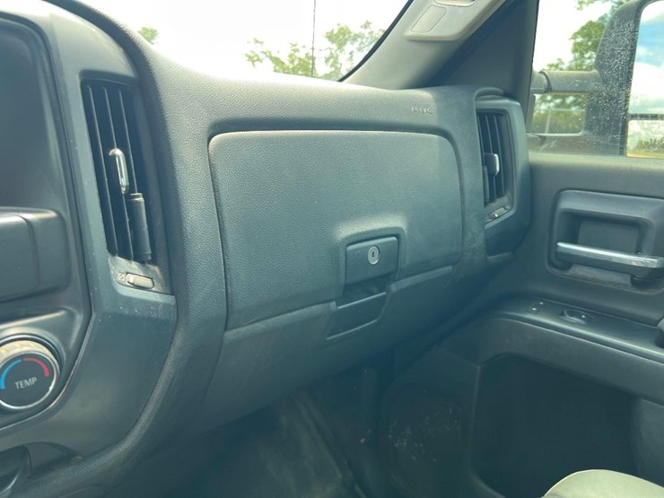 2016-chevrolet-silverado-2500-image-21