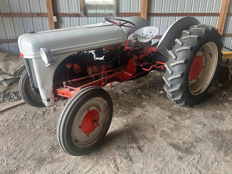 1941-ford-9n-image-1