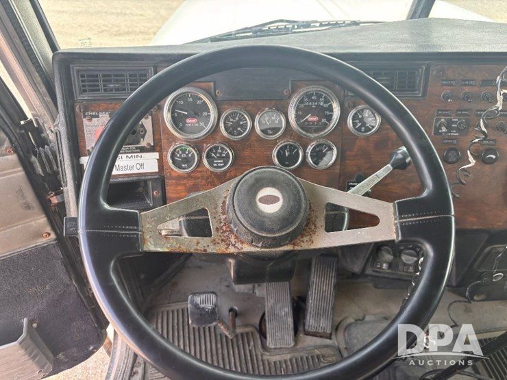2000-peterbilt-357-image-91