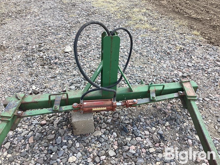 3-pt-round-bale-unroller-image-12
