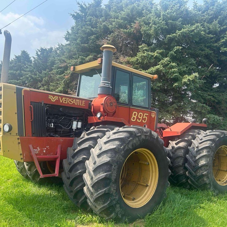 1982 VERSATILE 895