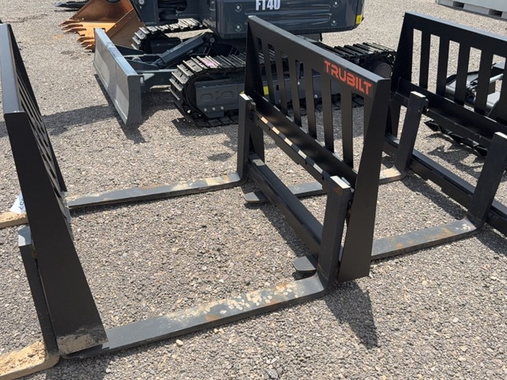 #2046-•-trubilt-42"-skid-steer-pallet-forks-image-2