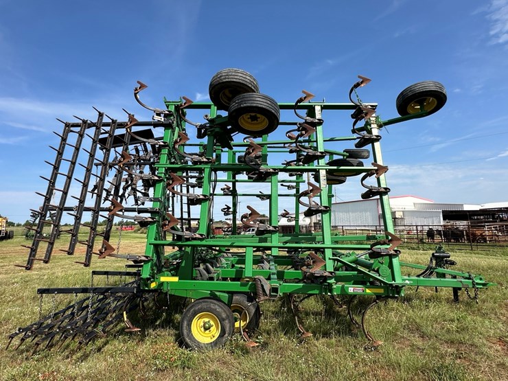 2012-john-deere-2210-image-2