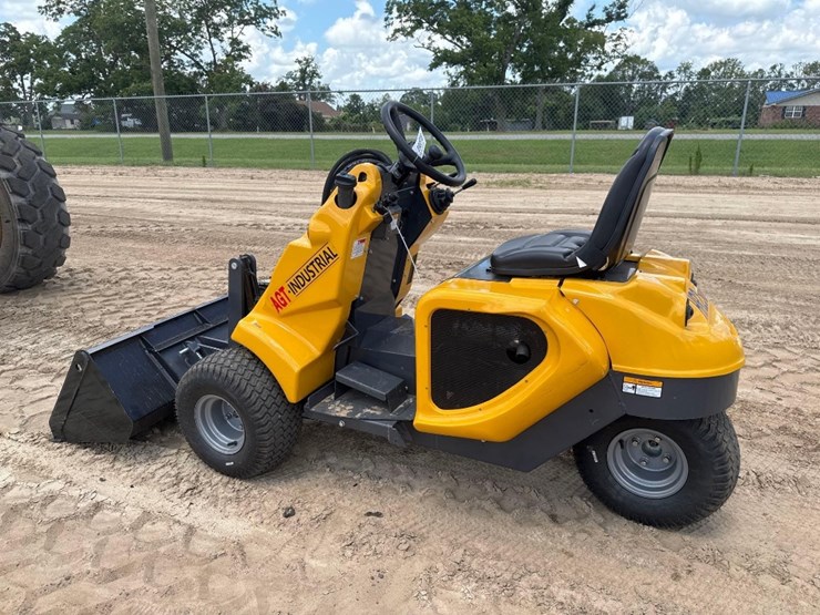 2024-agt-industrial-hr-230-3-wheel-loader-image-8