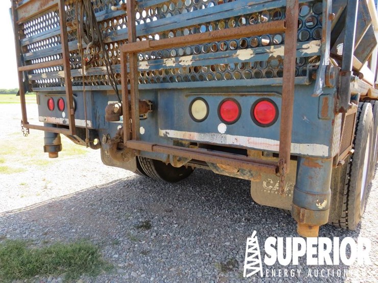 2004-freightliner-fl80-image-26