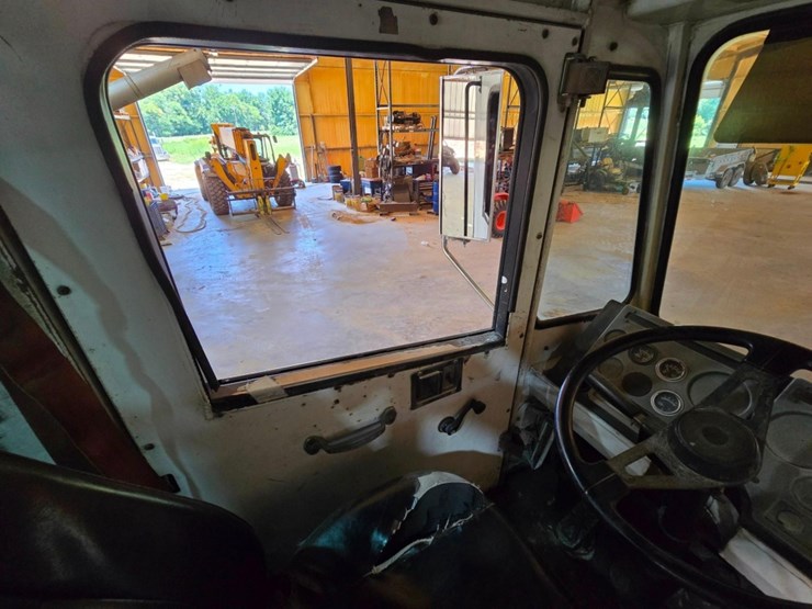 2004-capacity-tj7000-image-22
