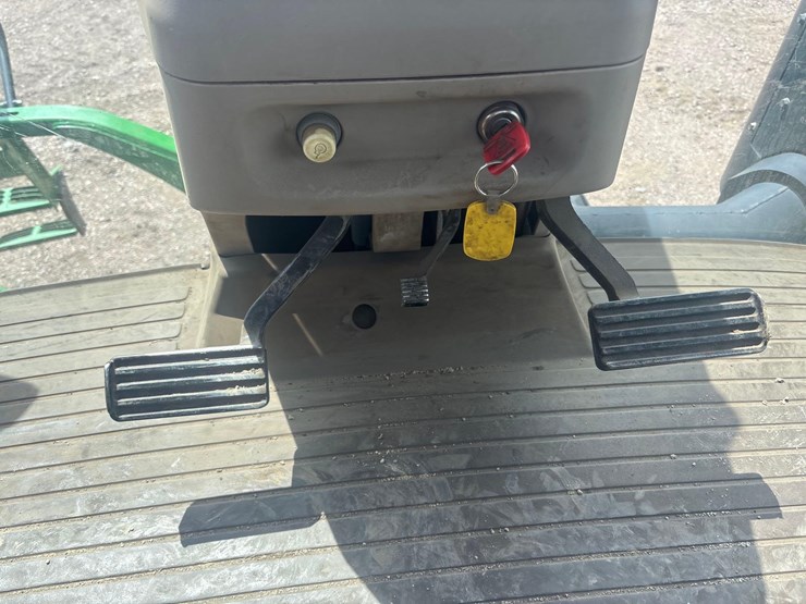2013-john-deere-8360rt-image-39