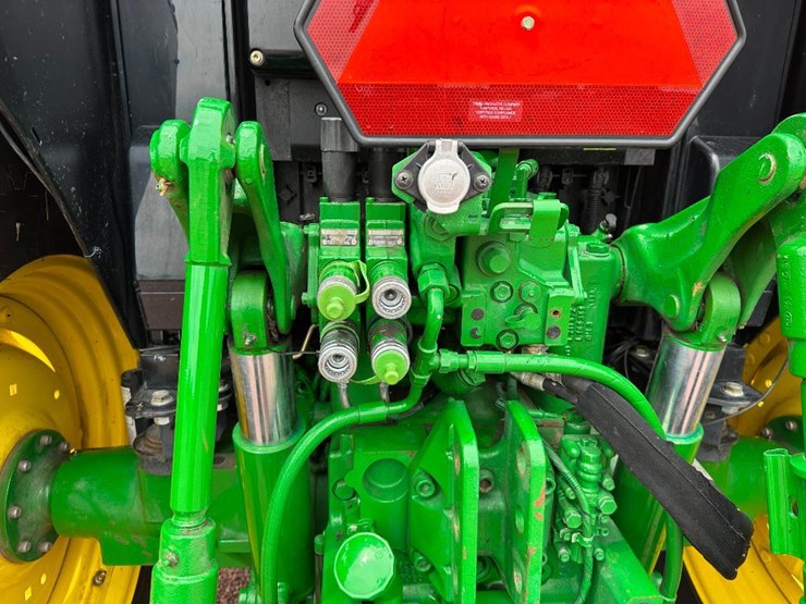 2014-john-deere-6115m-image-47