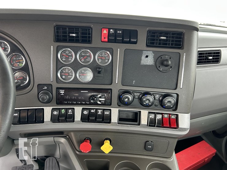 2016-kenworth-t880-image-17