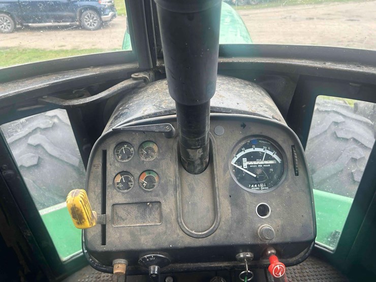 john-deere-8440-image-27