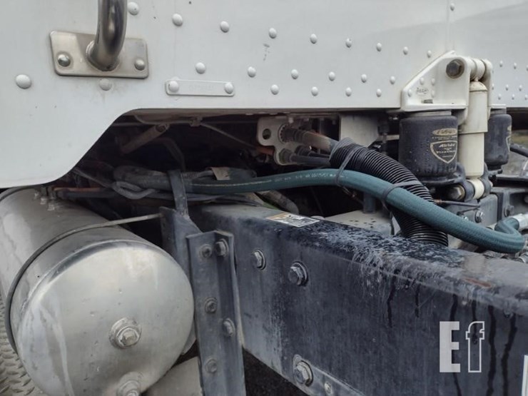2008-peterbilt-388-image-36