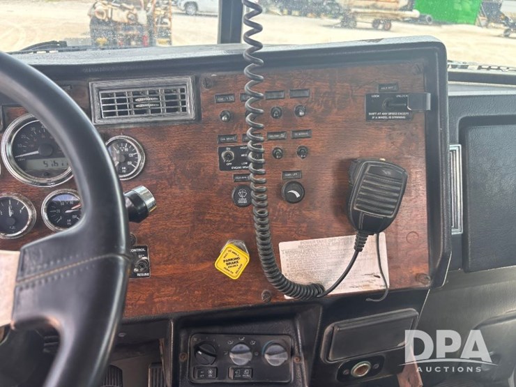 2000-peterbilt-357-image-83
