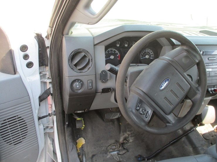 2015-ford-f250-xl-image-12