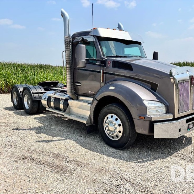 2016 KENWORTH T880