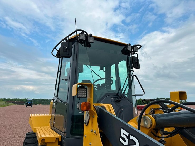 2018-deere-524kii-image-13
