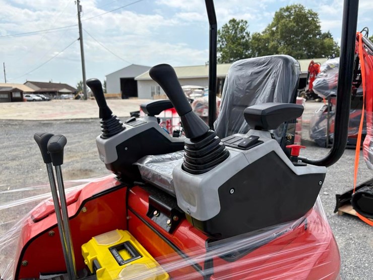 tpm-16-mini-excavator-image-8