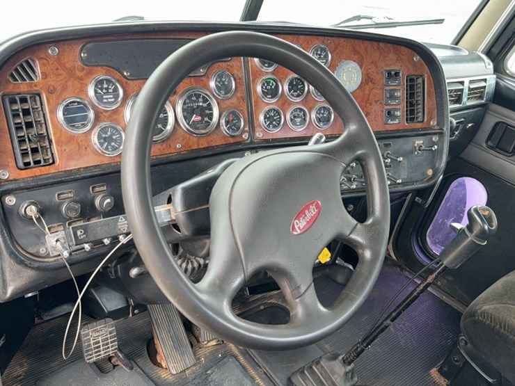2003-peterbilt-379-image-17