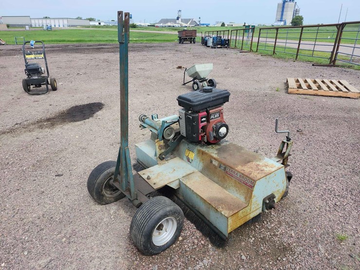 terra-broom-image-3