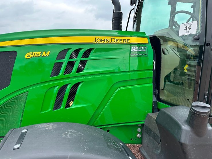 2014-john-deere-6115m-image-32