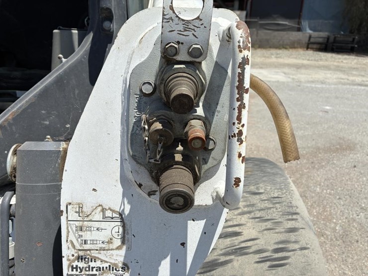 2022-bobcat-s770-image-8
