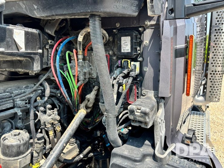 2016-kenworth-t880-image-62