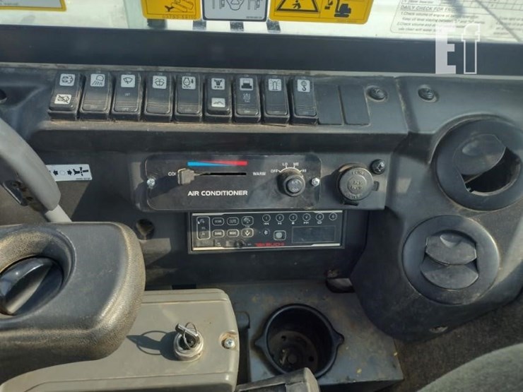 2018-takeuchi-tb260-image-11
