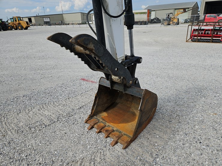 2019-bobcat-e85-image-24