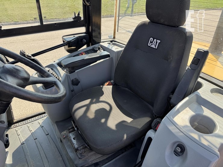 2021-caterpillar-920-image-37