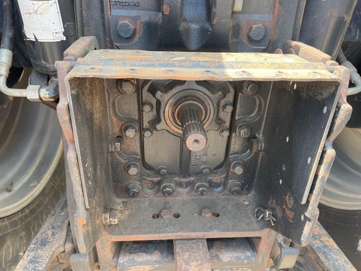 2002-case-international-mx270-tractor-image-14