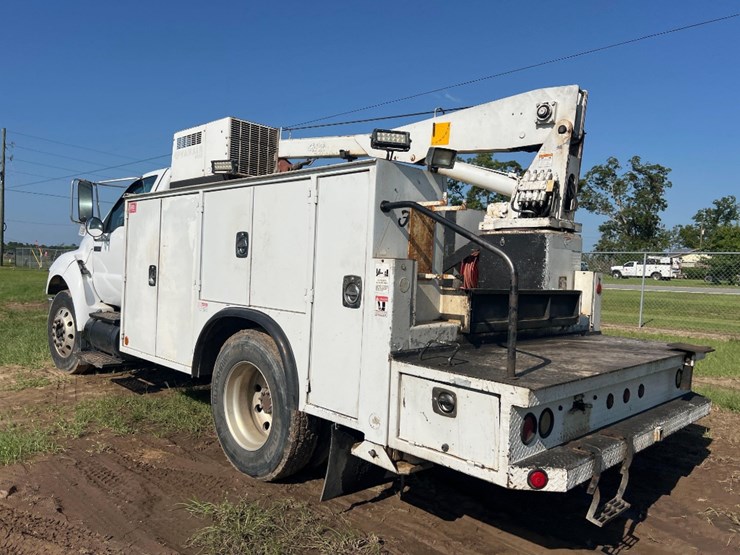 2006-ford-f750-xlt-image-2