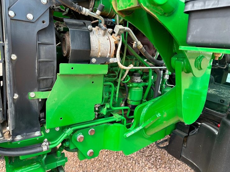 2020-john-deere-5075e-image-44