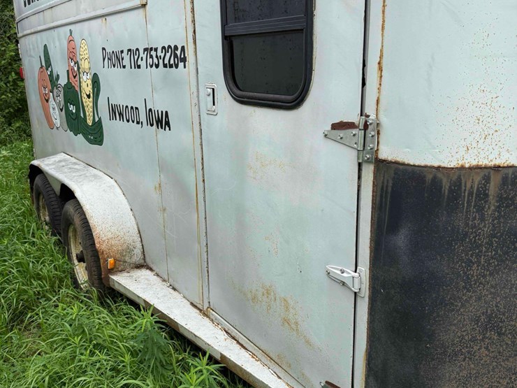 82-1/2”-x-14-1/2ft-enclosed-trailer-image-11