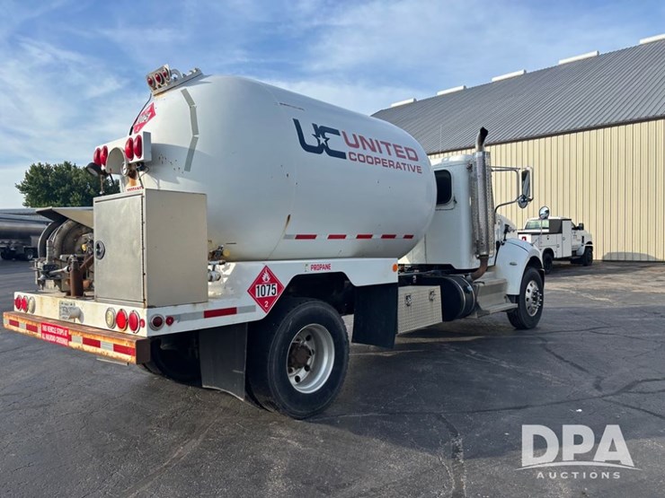 2013-peterbilt-337-image-12