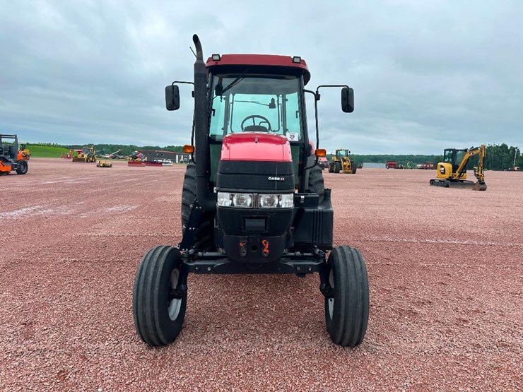 2015-case-ih-farmall-125a-image-2