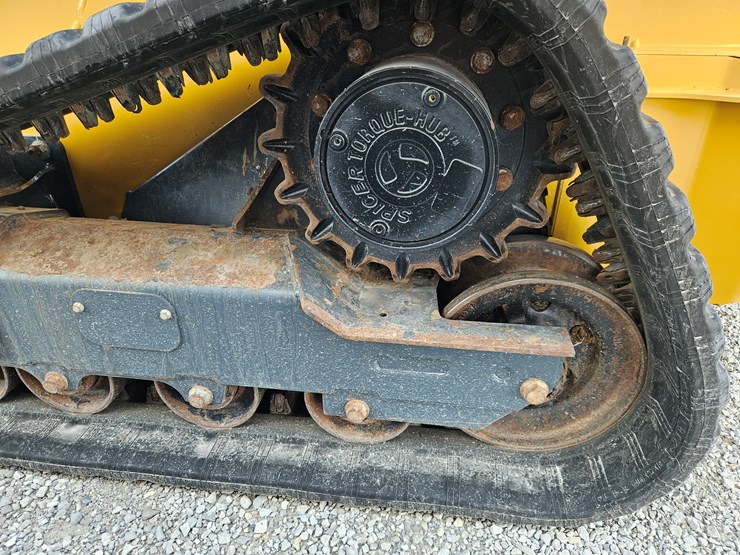 2022-deere-325g-image-21