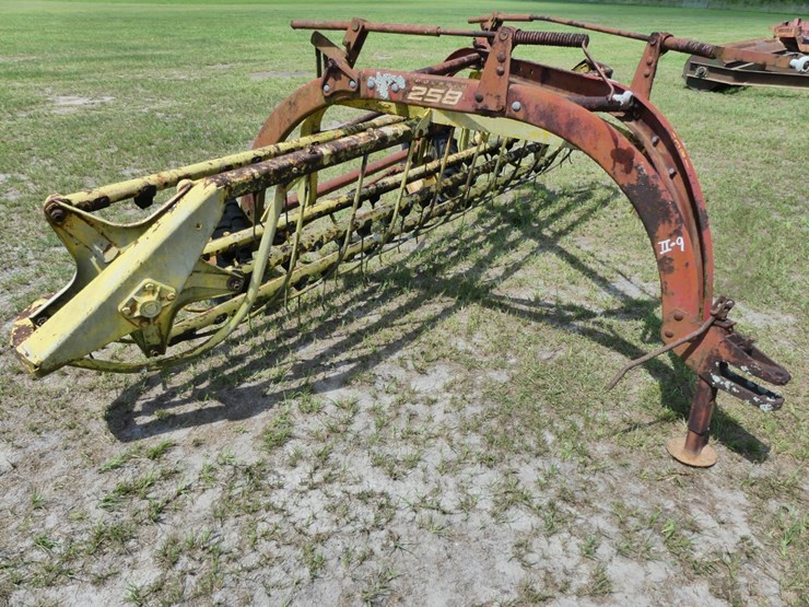 new-holland-258-image-2