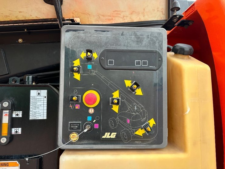 2008-jlg-600s-image-40