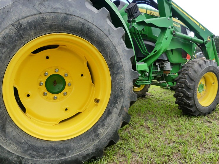 john-deere-4044m-image-6