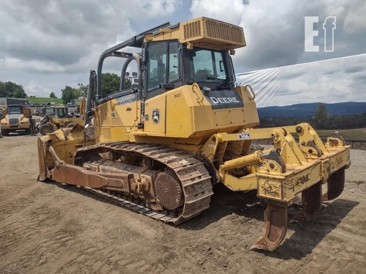 2011-deere-850k-image-52