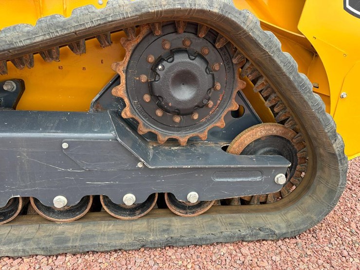 2020-deere-317g-image-10