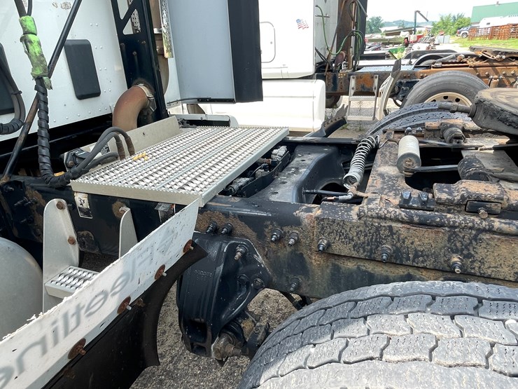 2015-peterbilt-579-image-97