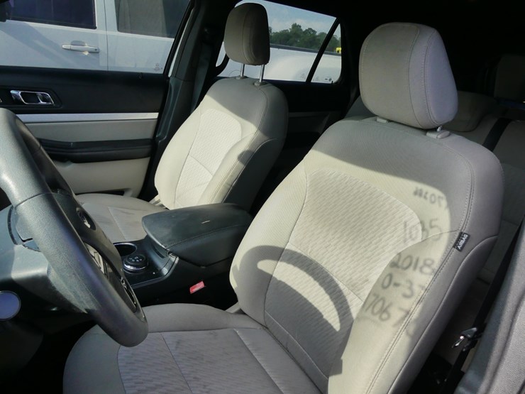 2018-ford-explorer-image-11