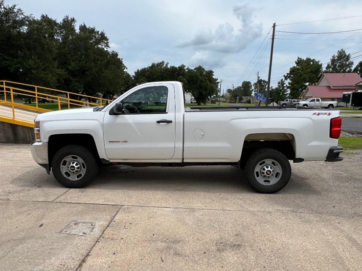 2015-chevrolet-silverado-2500hd-image-9